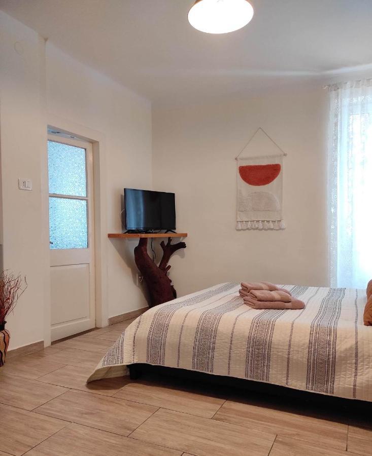 Nice Apartment In The City Center 罗维尼 外观 照片