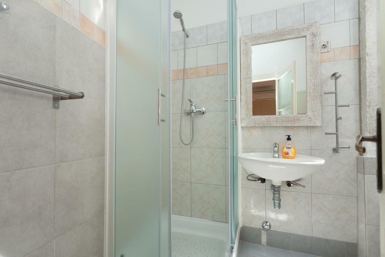 Nice Apartment In The City Center 罗维尼 外观 照片