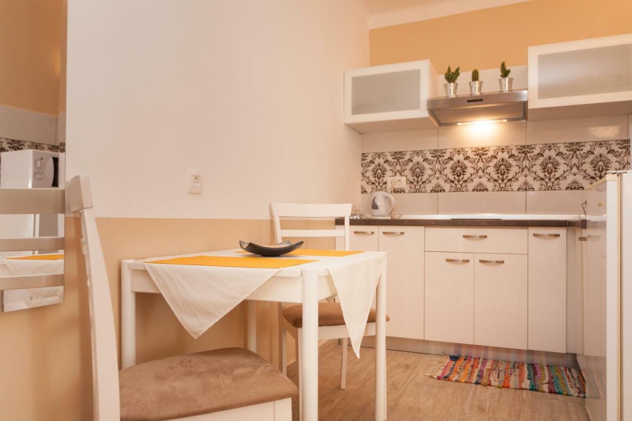 Nice Apartment In The City Center 罗维尼 外观 照片