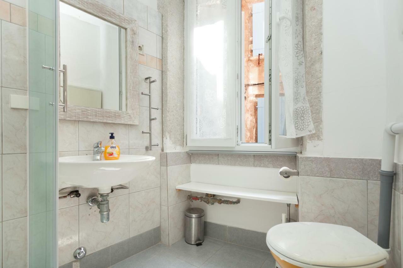 Nice Apartment In The City Center 罗维尼 外观 照片