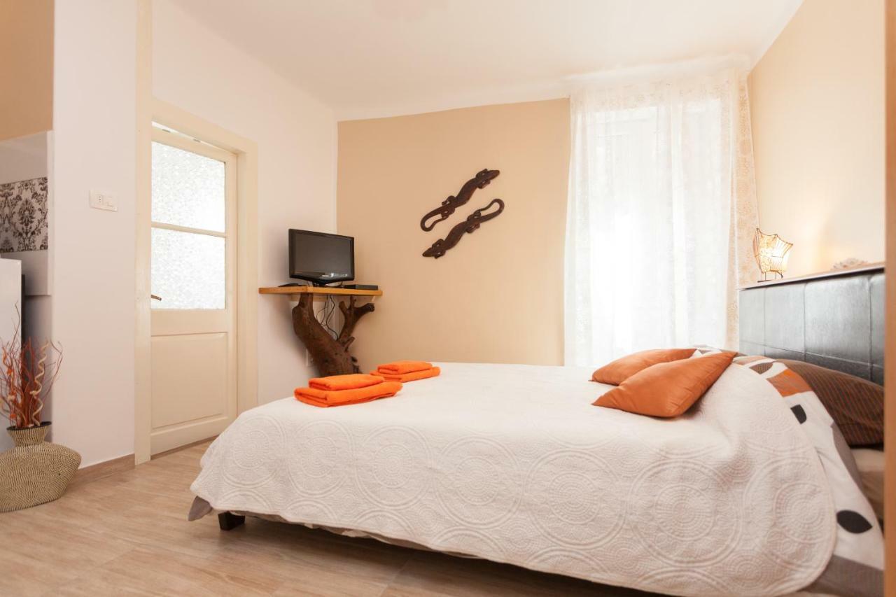 Nice Apartment In The City Center 罗维尼 外观 照片