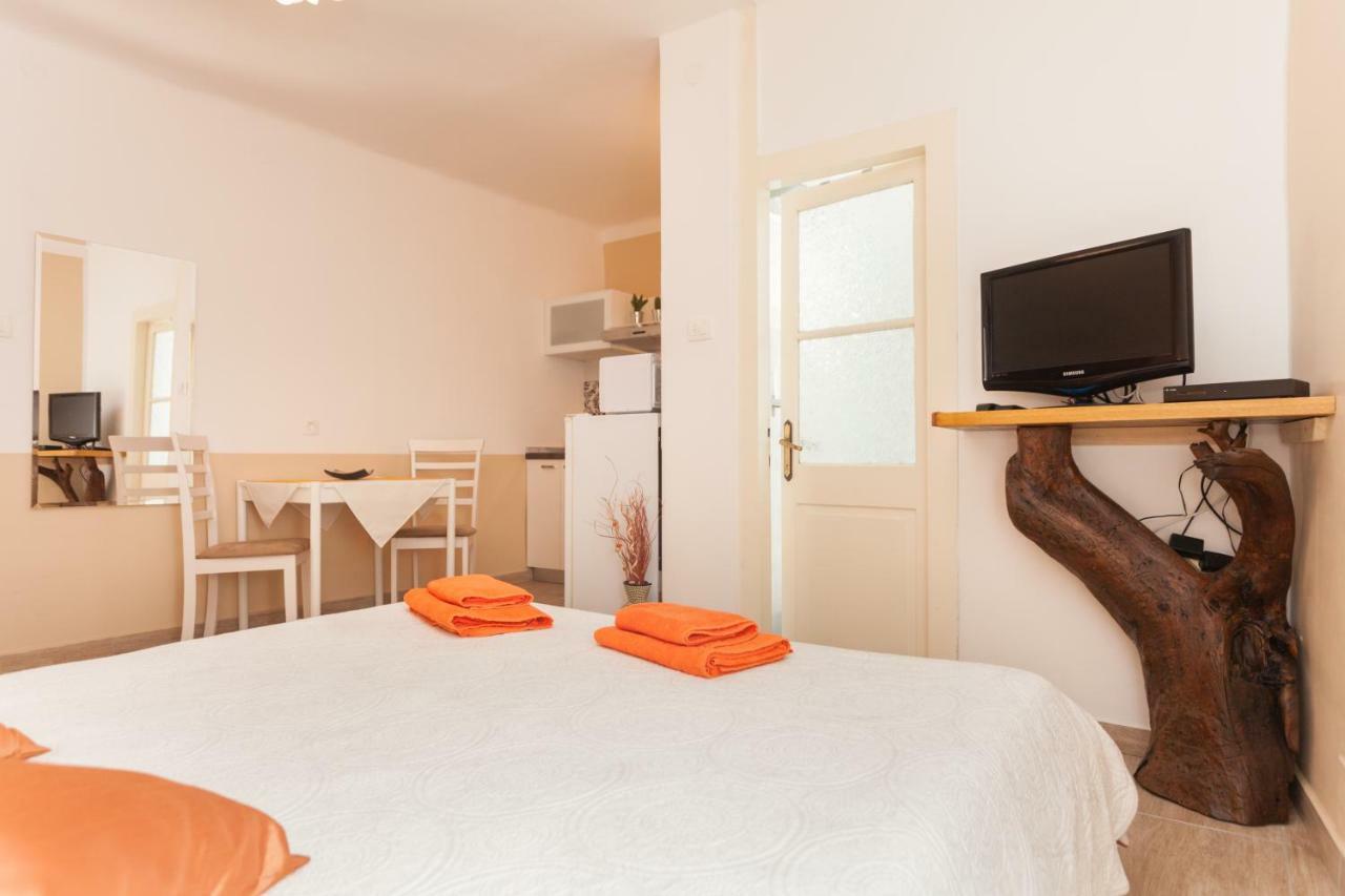 Nice Apartment In The City Center 罗维尼 外观 照片