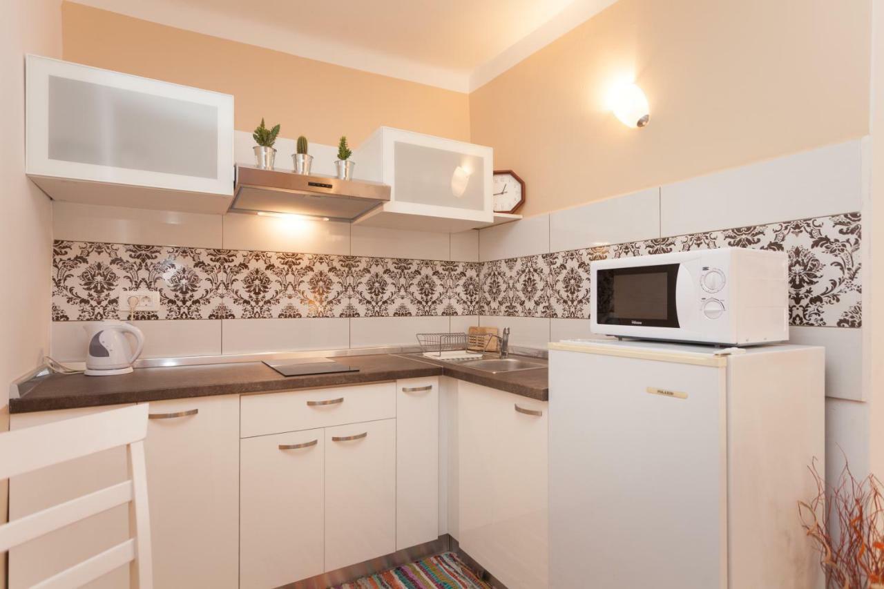 Nice Apartment In The City Center 罗维尼 外观 照片